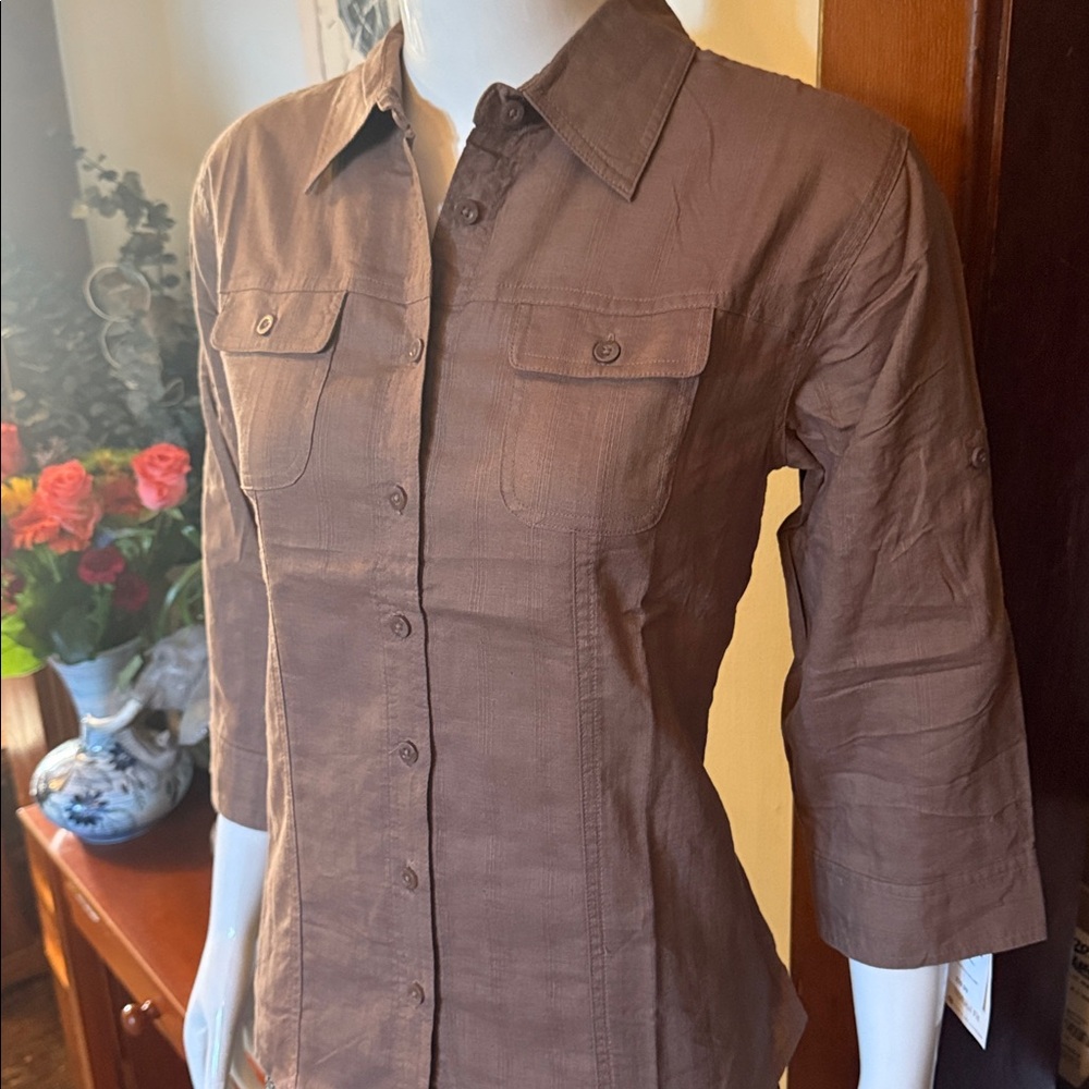 NWT northern reflections size small Brown Button-Up Shirt